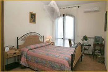 Oda ve Kahvaltı Monica Sorrento