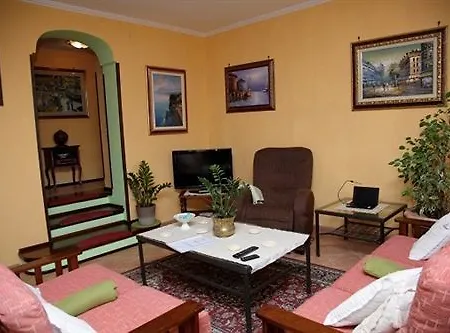 Monica Сорренто