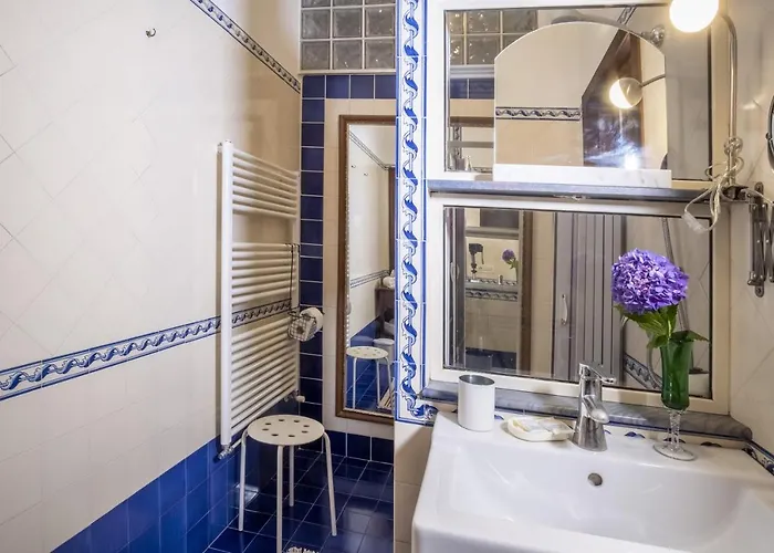 Monica Oda ve Kahvaltı 4*