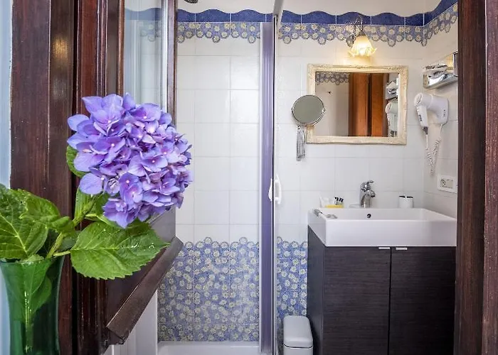 Monica Oda ve Kahvaltı