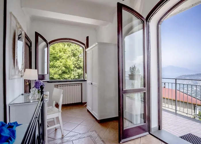 Monica Oda ve Kahvaltı Sorrento